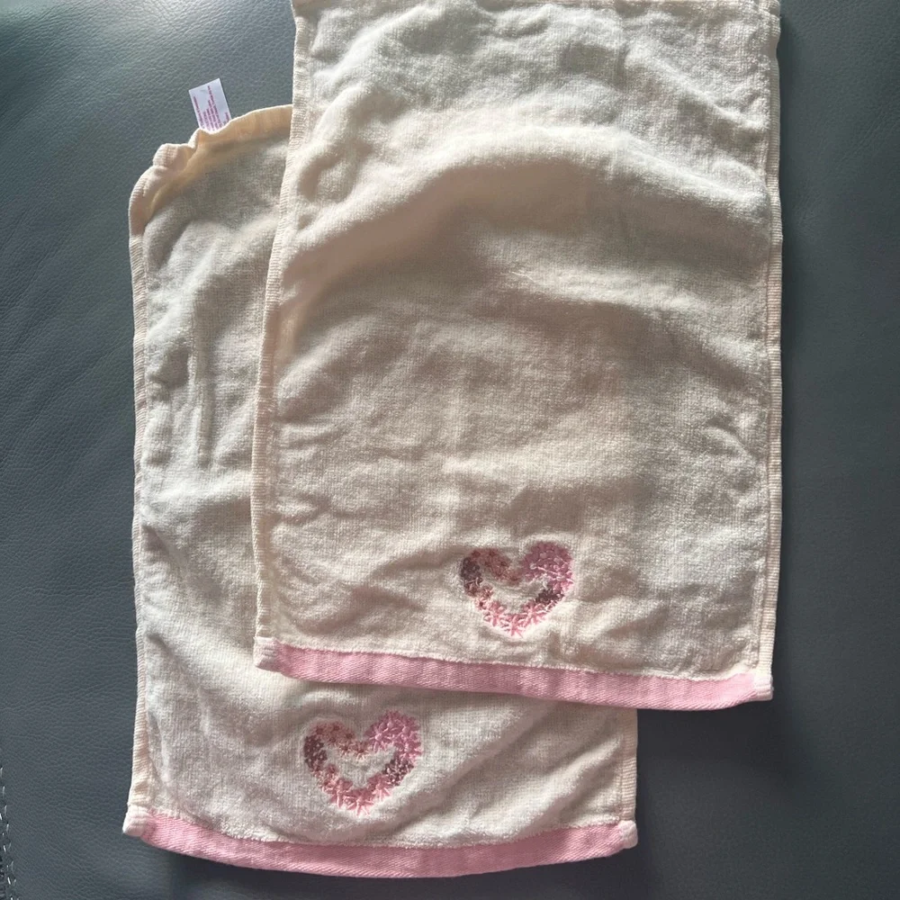VINTAGE EMBROIDERED HEART KITCHEN/ HAND TOWELS- TARGET